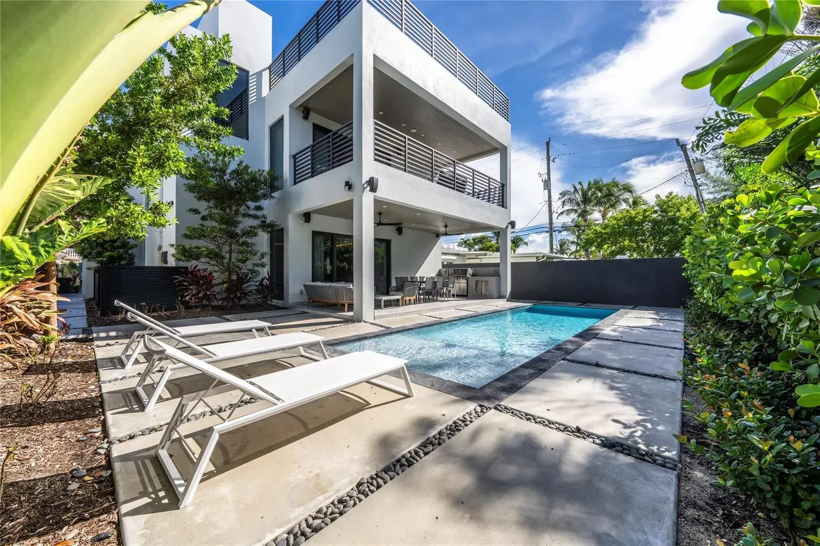 3320 NE 17TH Street, Fort Lauderdale FL 33305