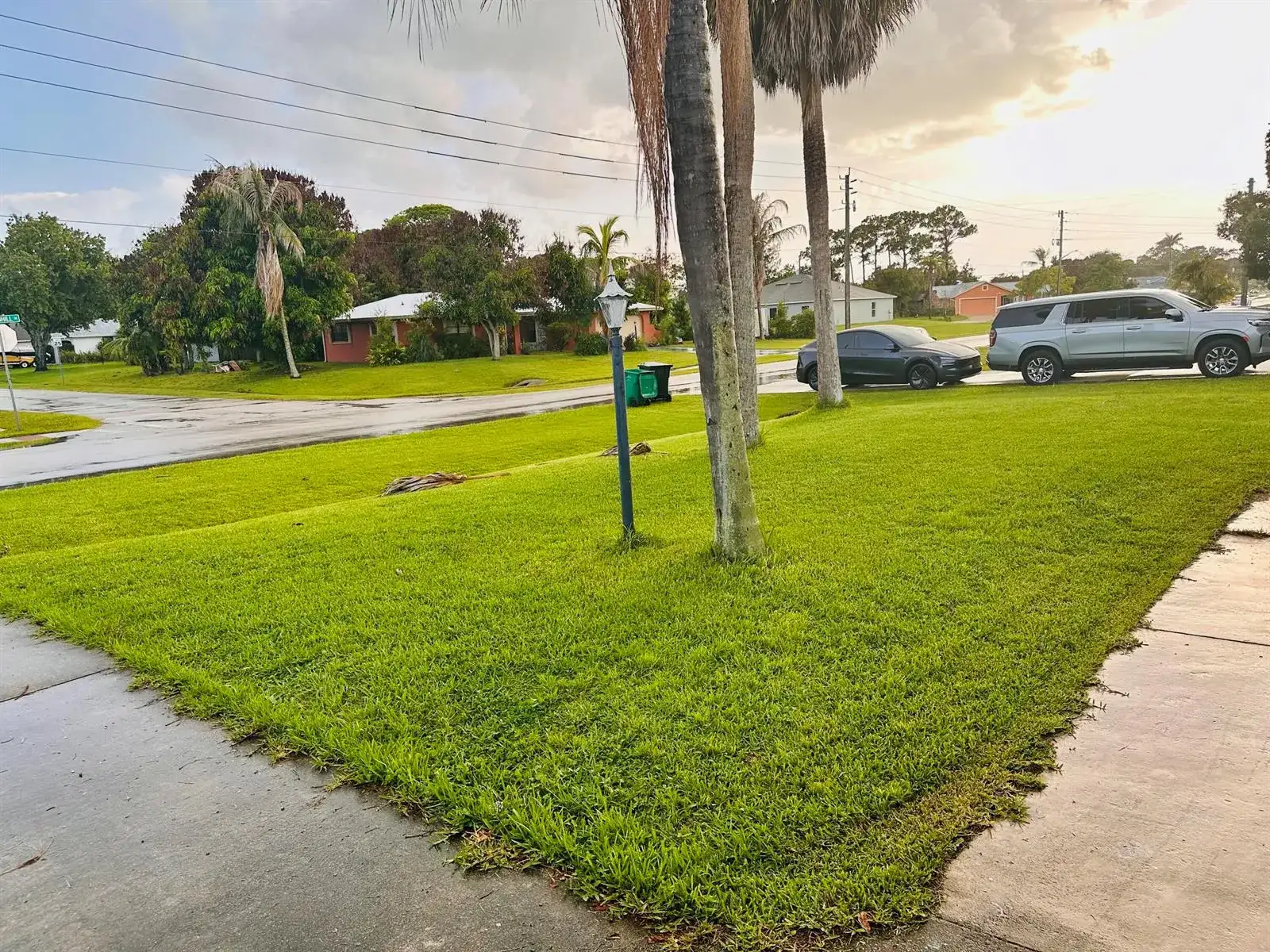 637 SE THORNHILL Drive, Port St. Lucie FL 34983 photo 2