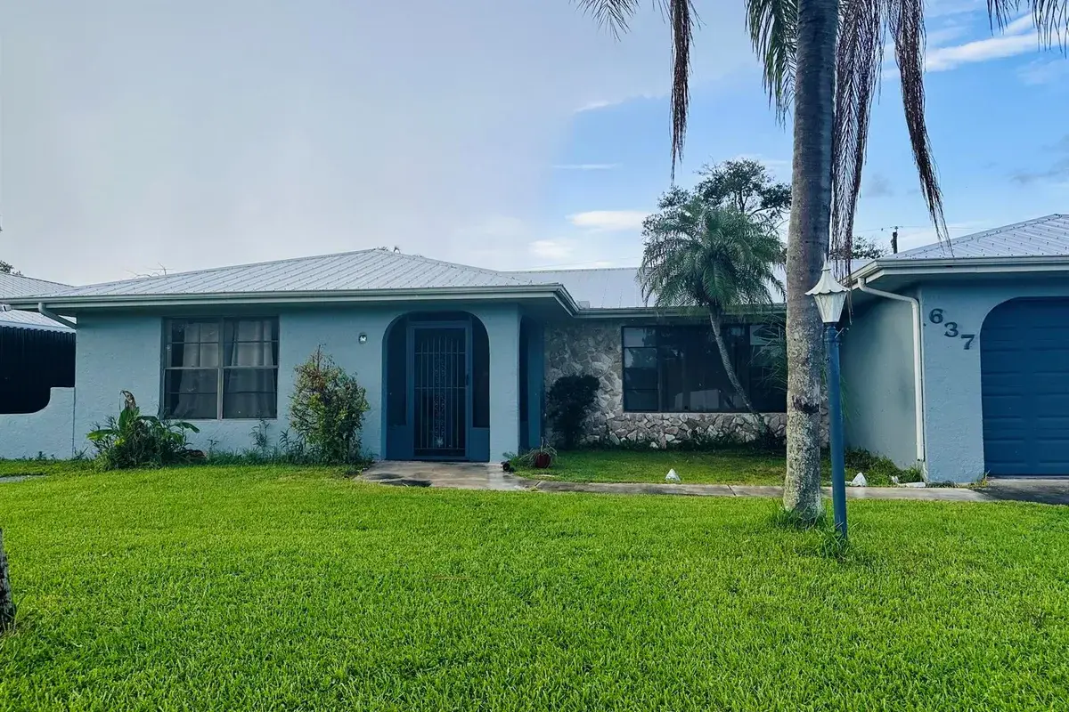 637 SE THORNHILL Drive, Port St. Lucie FL 34983