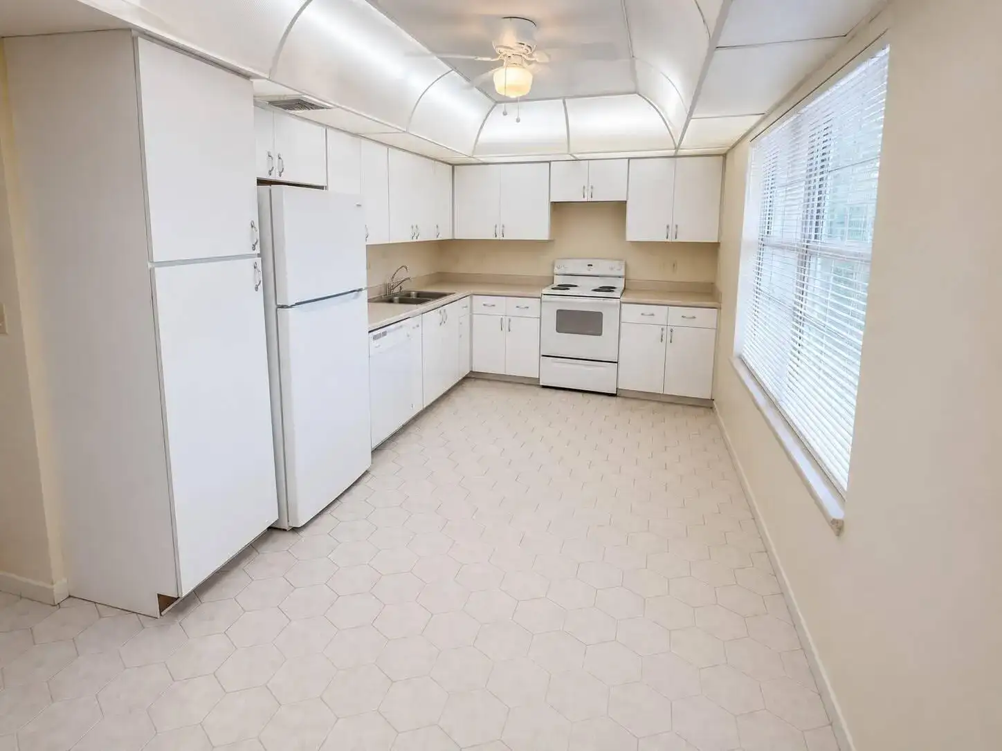 3520 Oaks Way # 402, Pompano Beach FL 33069 photo 2