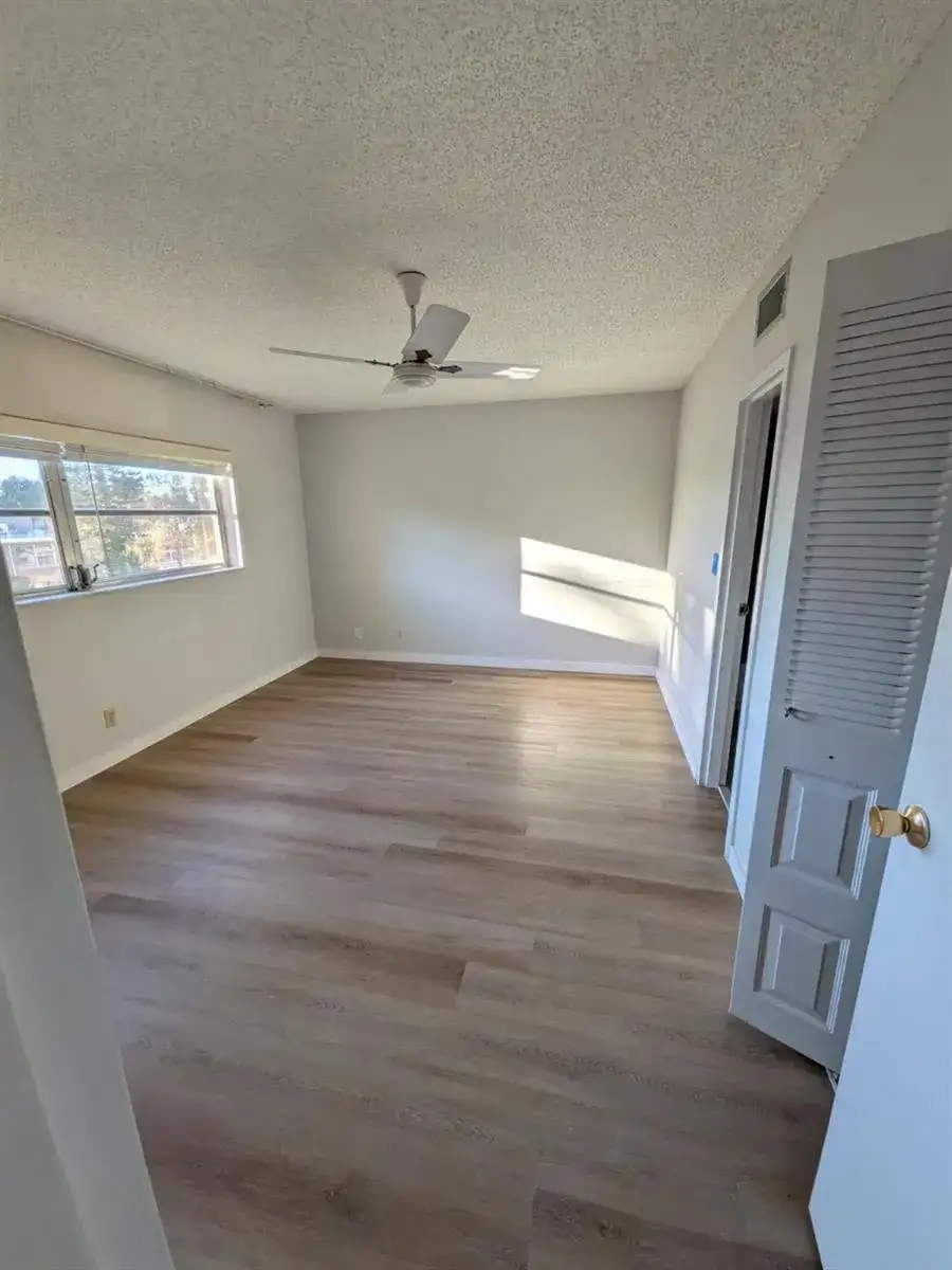 1025 COUNTRY CLUB Drive # 302, Margate FL 33063 photo 4