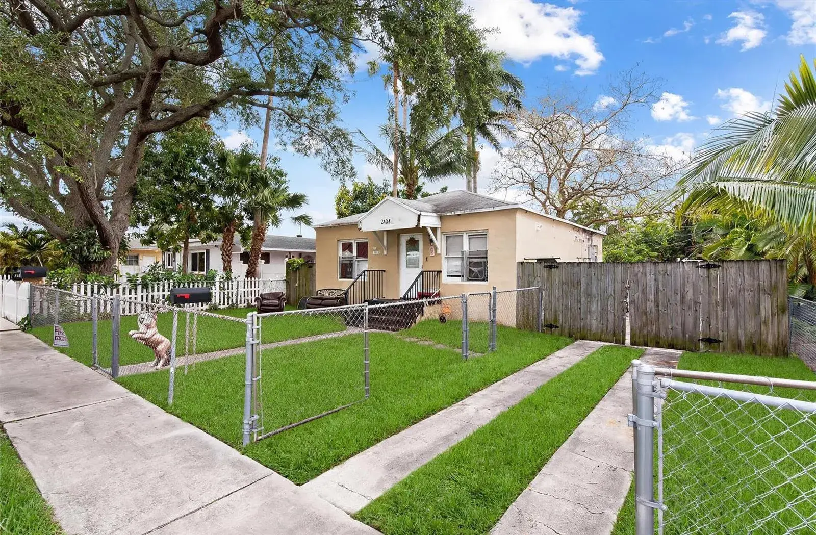 2434 McKinley Street, Hollywood FL 33020