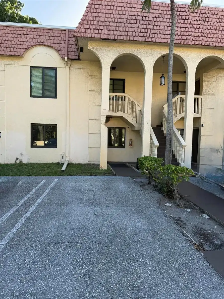 140 S CYPRESS Road # 111, Pompano Beach FL 33060