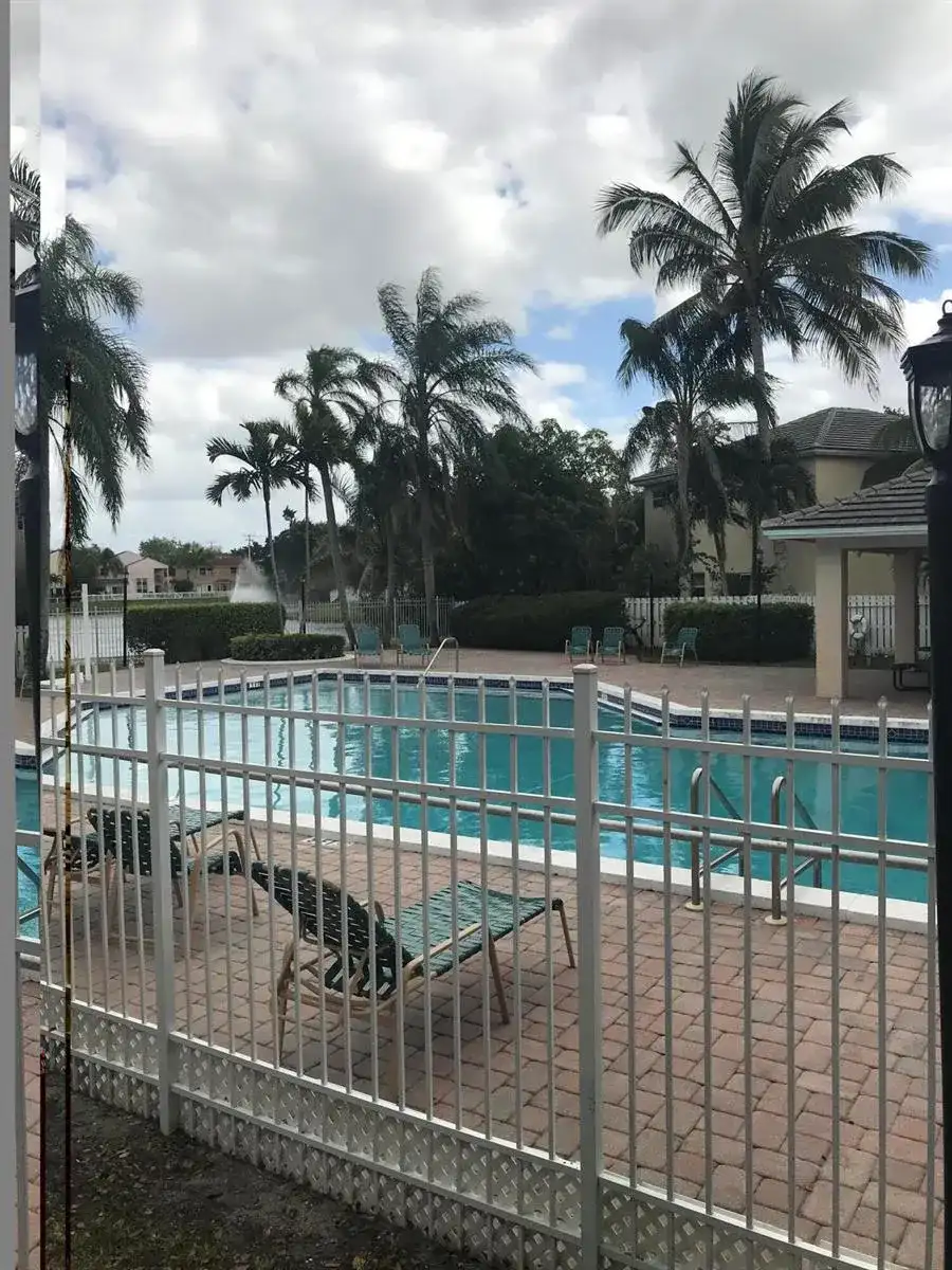 845 NW 98th Avenue, Plantation FL 33324