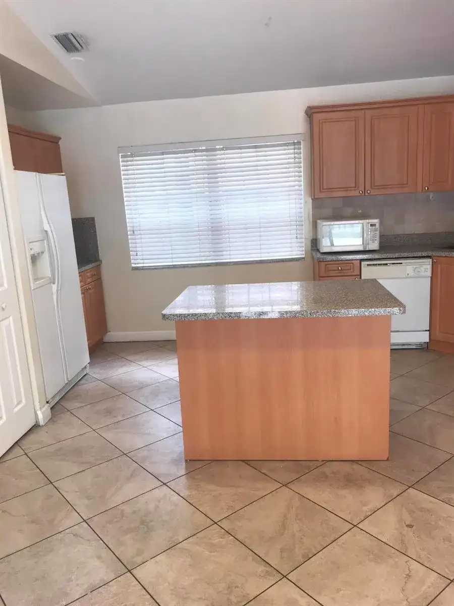 845 NW 98th Avenue, Plantation FL 33324 photo 3