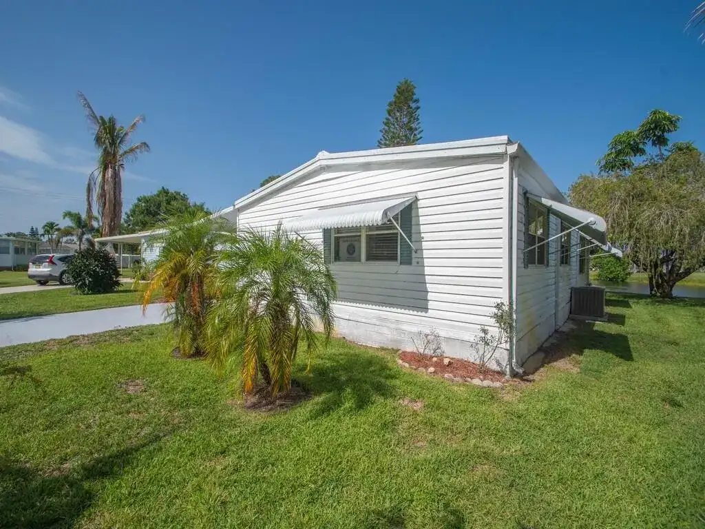 42 Village Lane, Jensen Beach FL 34957 photo 4