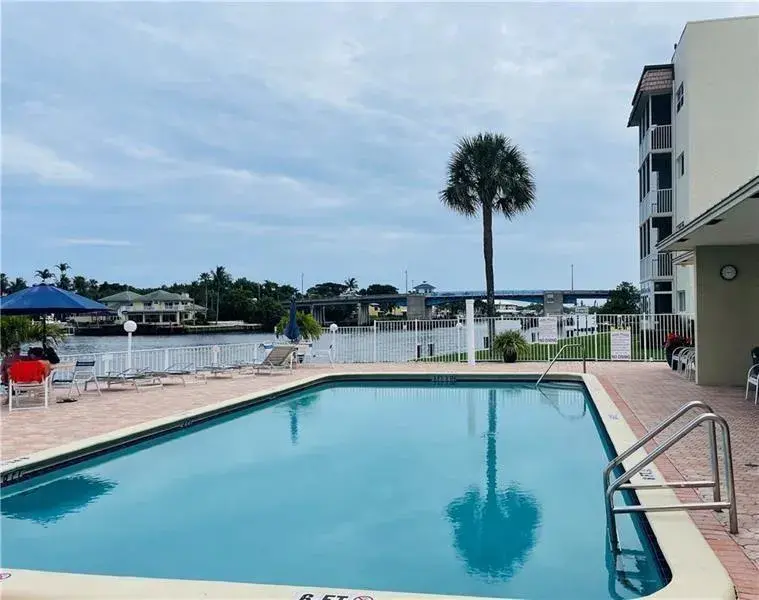 624 SNUG HARBOR Drive # B7, Boynton Beach FL 33435