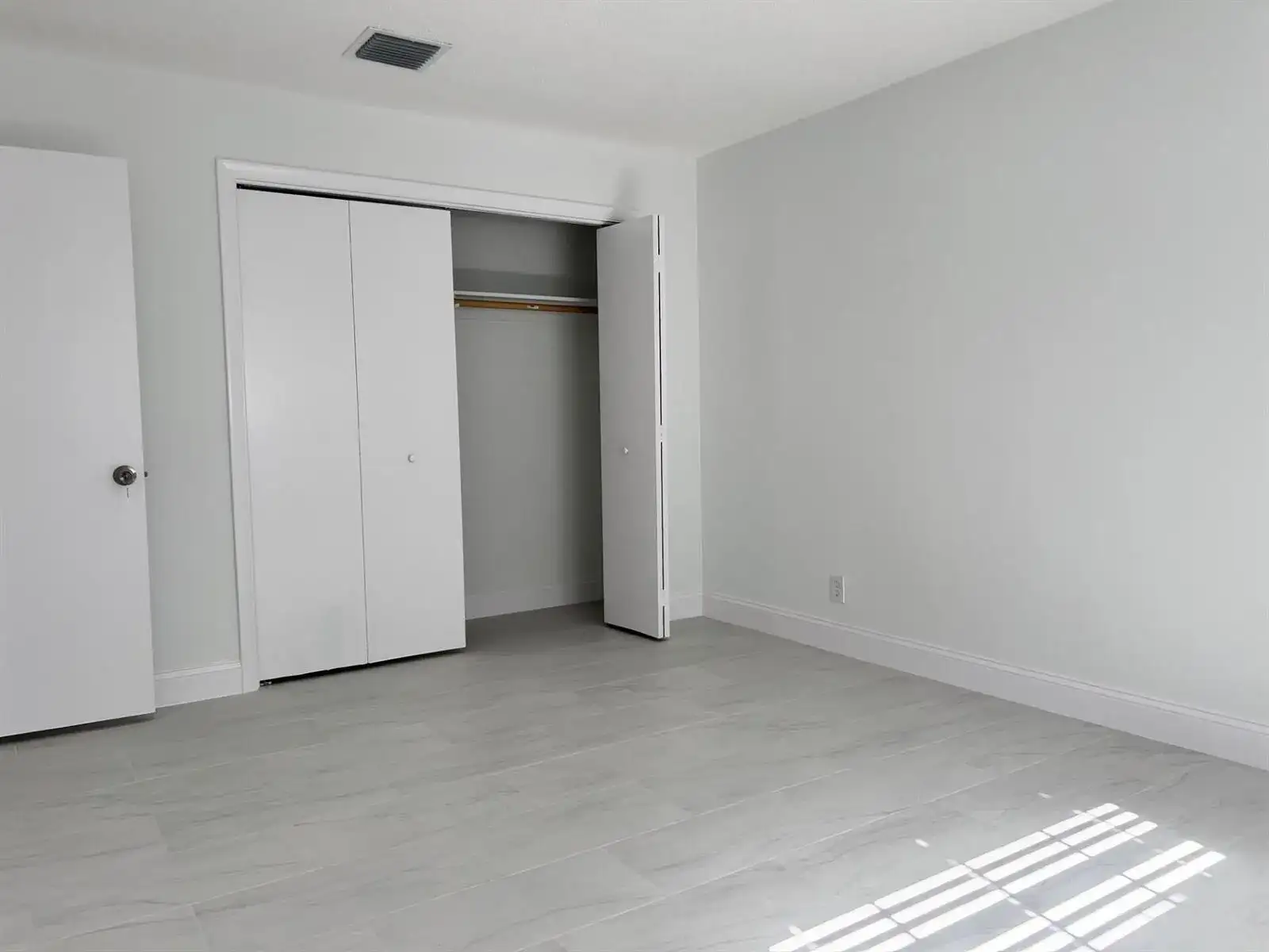 402 Lake Shore Drive # 103, Lake Park FL 33403 photo 4