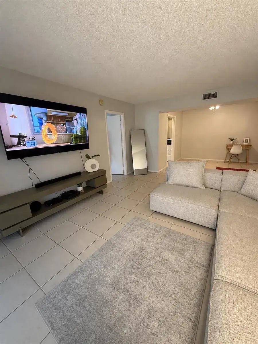 4168 INVERRARY Drive # 103, Lauderhill FL 33319