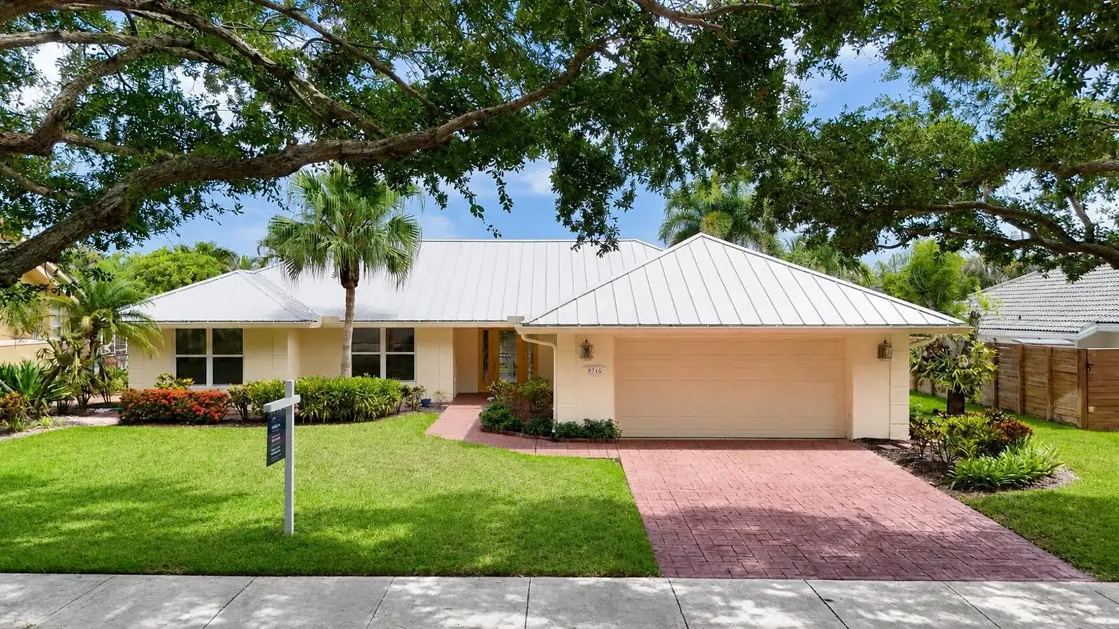 9746 SE Landing Place, Tequesta FL 33469
