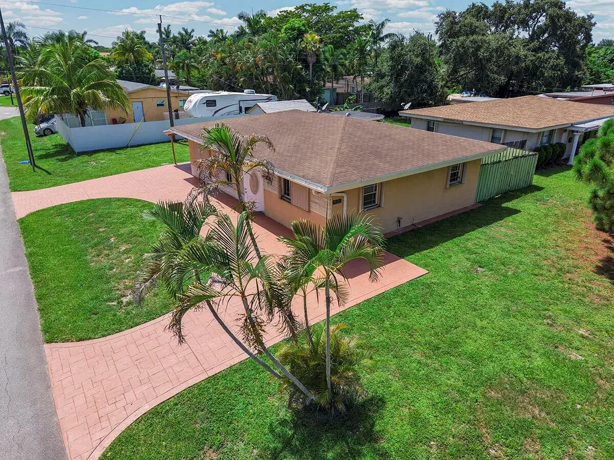 2100 N 57TH Avenue, Hollywood FL 33021