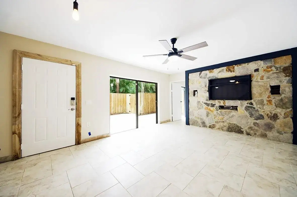 1700 Embassy Drive Apt 402, West Palm Beach FL 33401 photo 2