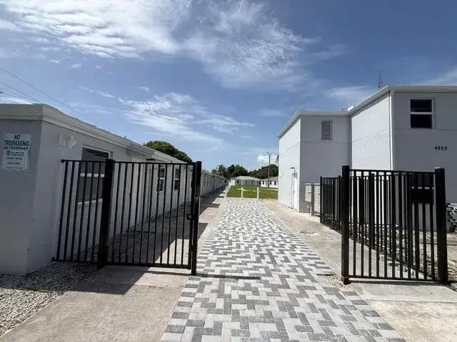 4393 Windsor Avenue # 17, West Palm Beach FL 33407
