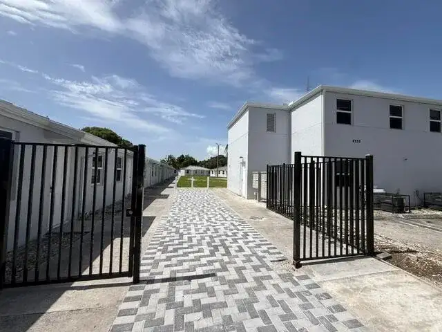 4393 Windsor Avenue # 17, West Palm Beach FL 33407 photo 2
