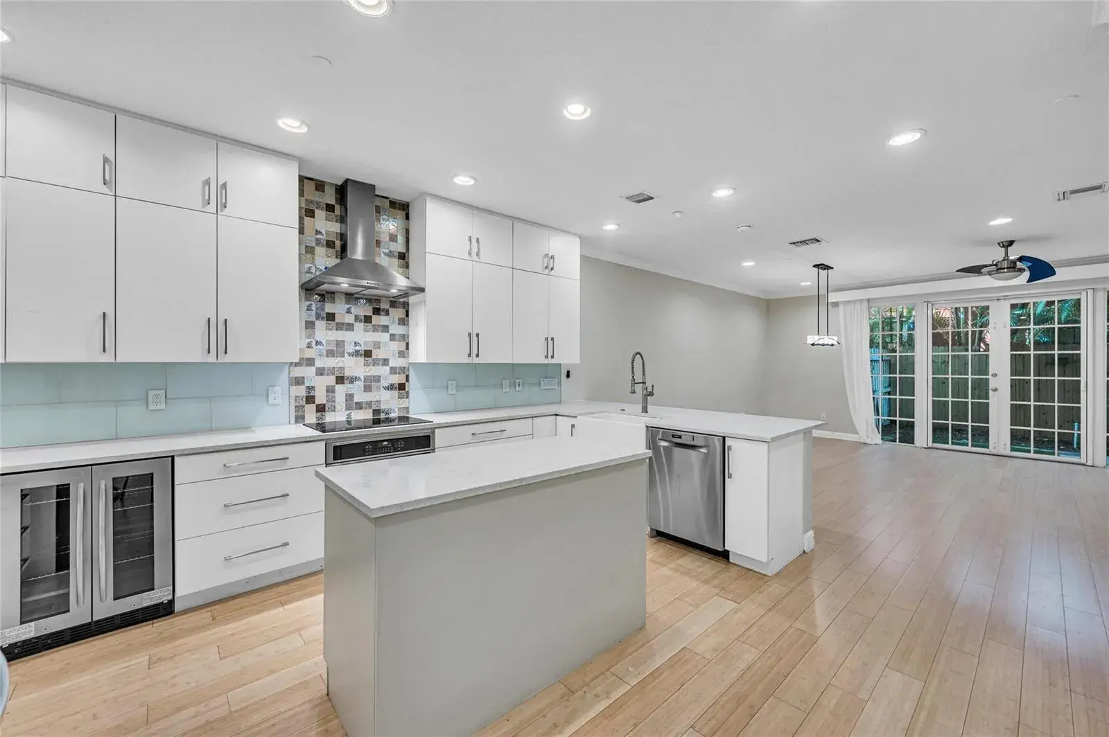 1617 NE 2ND Court, Fort Lauderdale FL 33301
