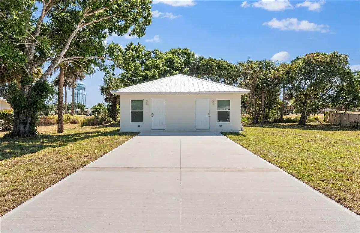 4576 30TH Avenue, Vero Beach FL 32967 photo 2
