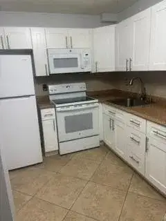600 VILLAGE GREEN Court # 220, Palm Springs FL 33461