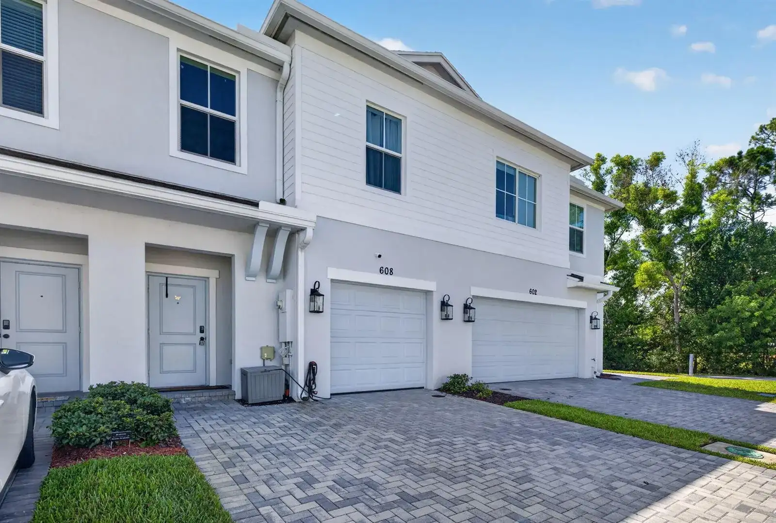 608 NE WATERS EDGE Lane, Port St. Lucie FL 34983 photo 2