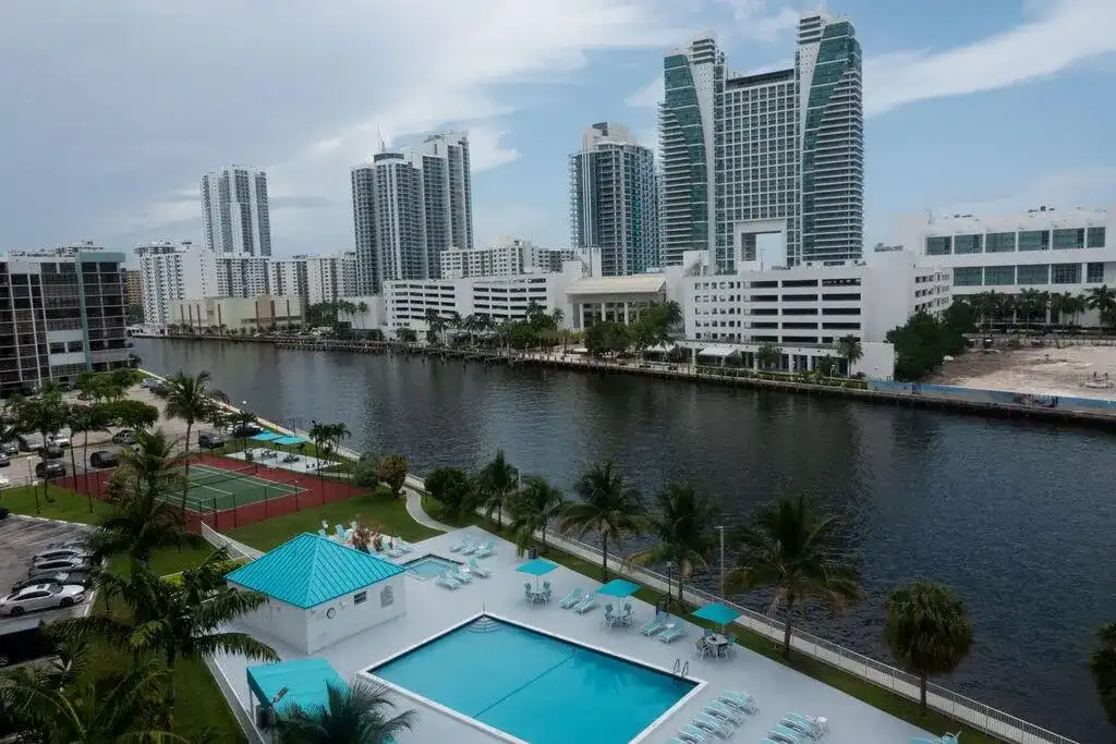 200 LESLIE Drive # 819, Hallandale Beach FL 33009