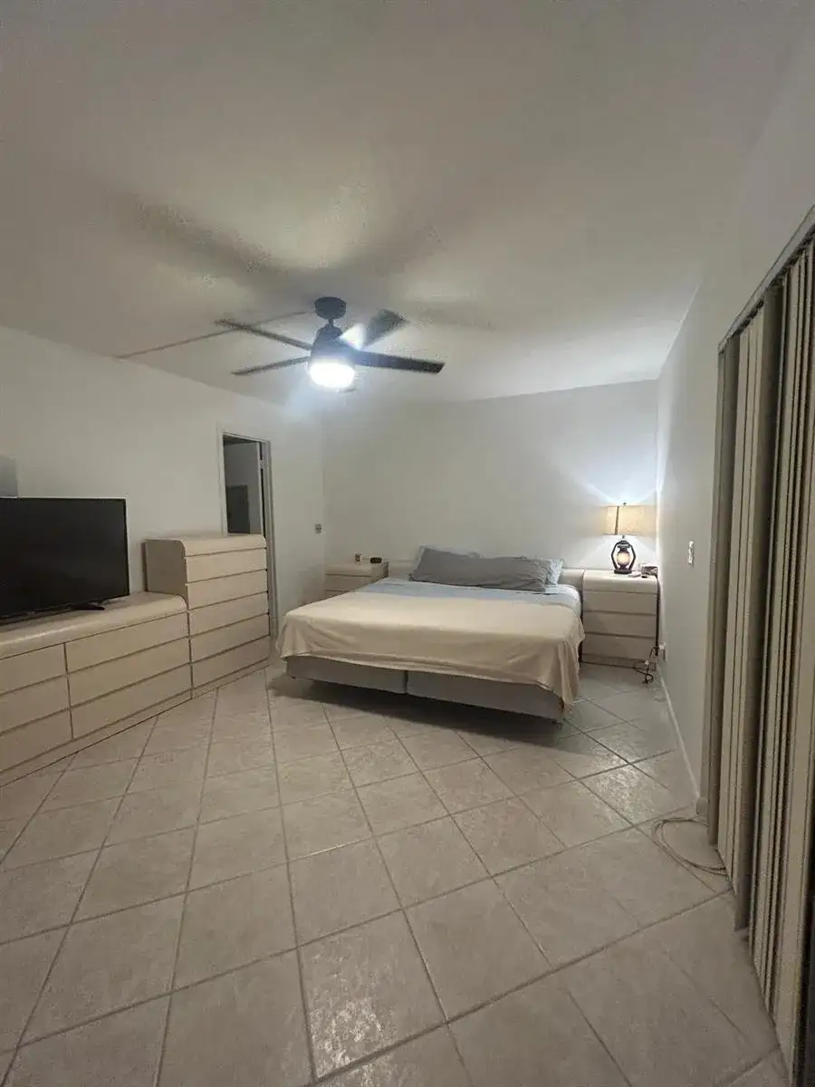 138 Markham G, Deerfield Beach FL 33442 photo 4
