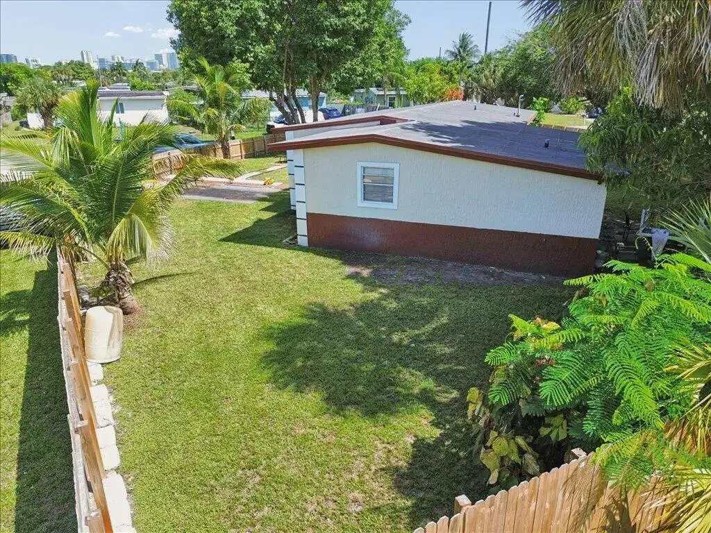 1313 NW 13TH Court, Fort Lauderdale FL 33311 photo 3