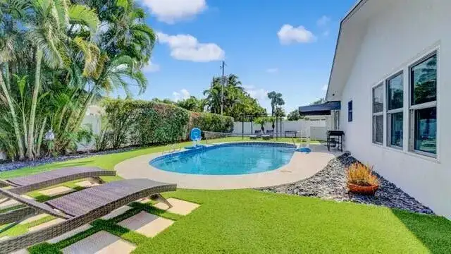 722 SW 28th Avenue, Boynton Beach FL 33435 photo 2