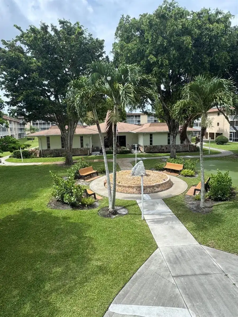 700 VILLAGE GREEN Court # 221, Palm Springs FL 33461