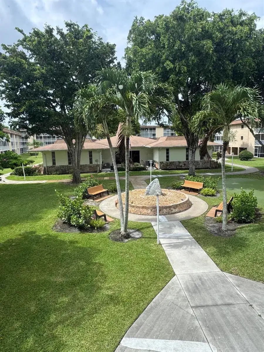 700 VILLAGE GREEN Court # 221, Palm Springs FL 33461