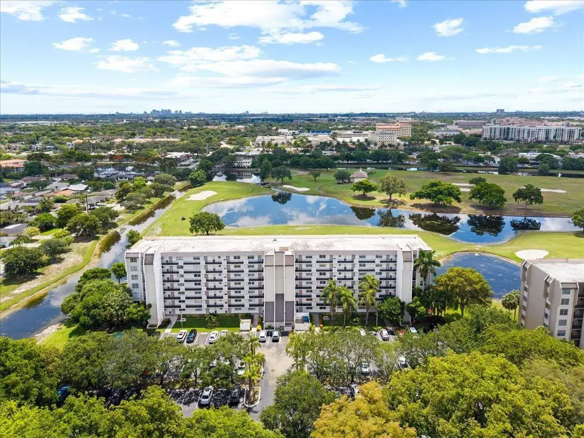 3100 W Rolling Hills Circle # 707, Davie FL 33328