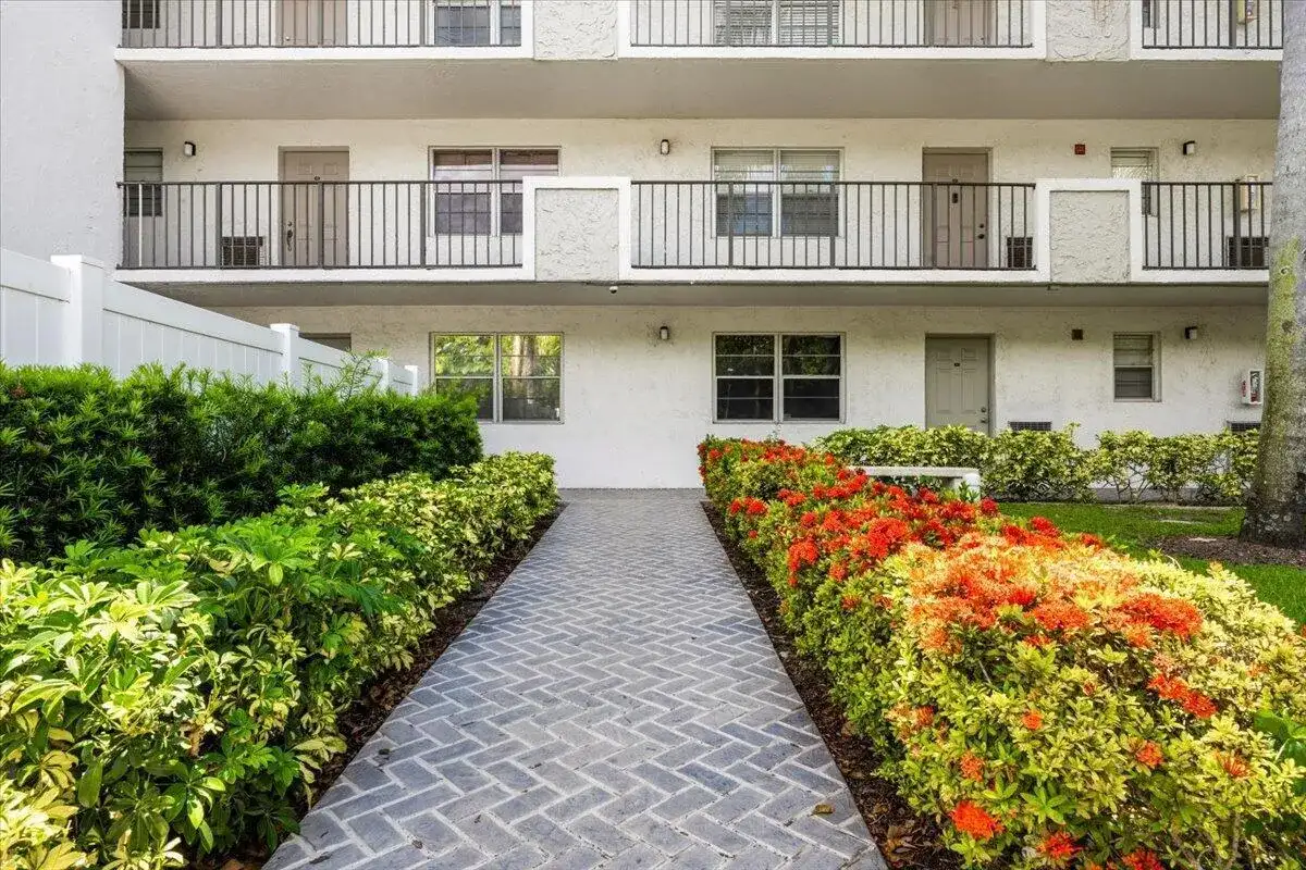3100 W Rolling Hills Circle # 707, Davie FL 33328 photo 2