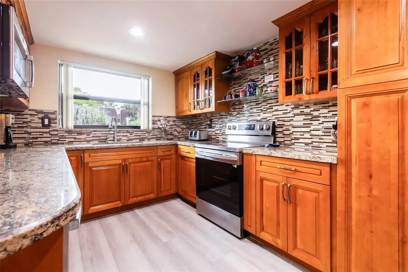 8973 Palm Tree Lane, Pembroke Pines FL 33024 photo 4