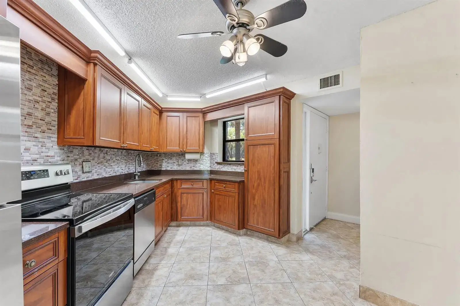 5800 Camino Del Sol # 102, Boca Raton FL 33433 photo 5