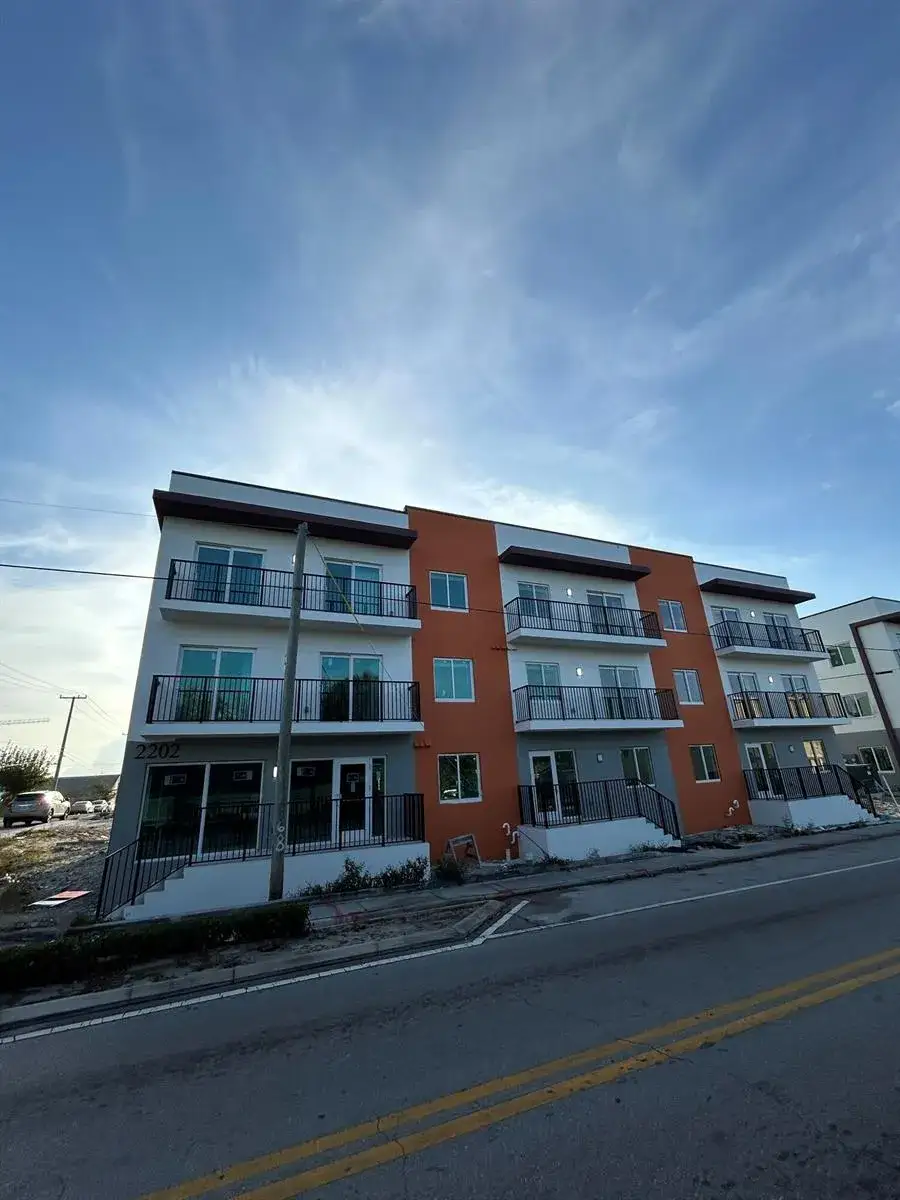 2202 N Tamarind Avenue # 303, West Palm Beach FL 33407