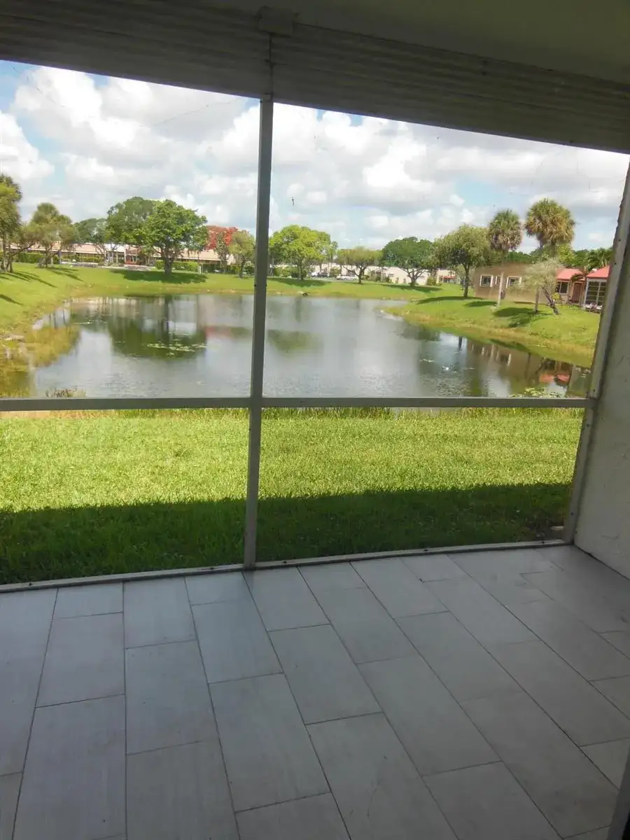 105 Lake Helen Drive, West Palm Beach FL 33411 photo 2