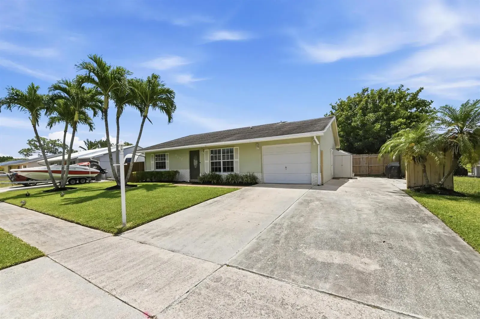 4732 CARTHAGE Circle S, Lake Worth FL 33463 photo 2