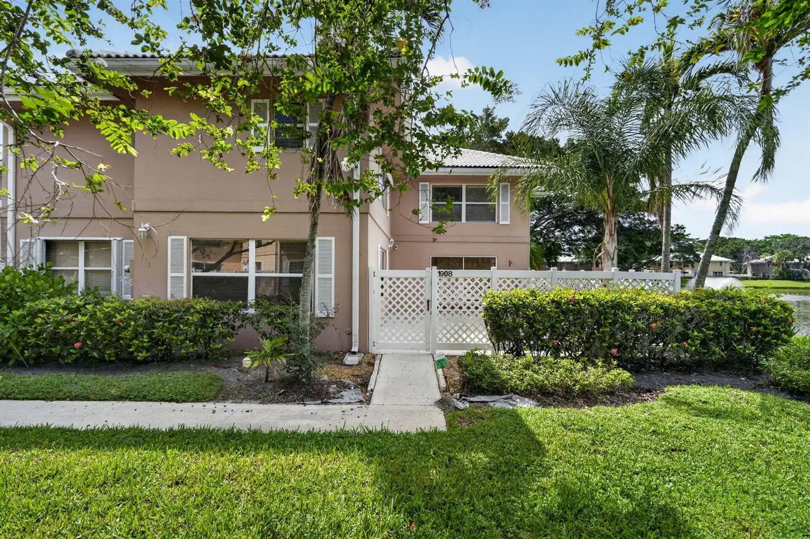 1908 Hartford Court S, West Palm Beach FL 33409 photo 2