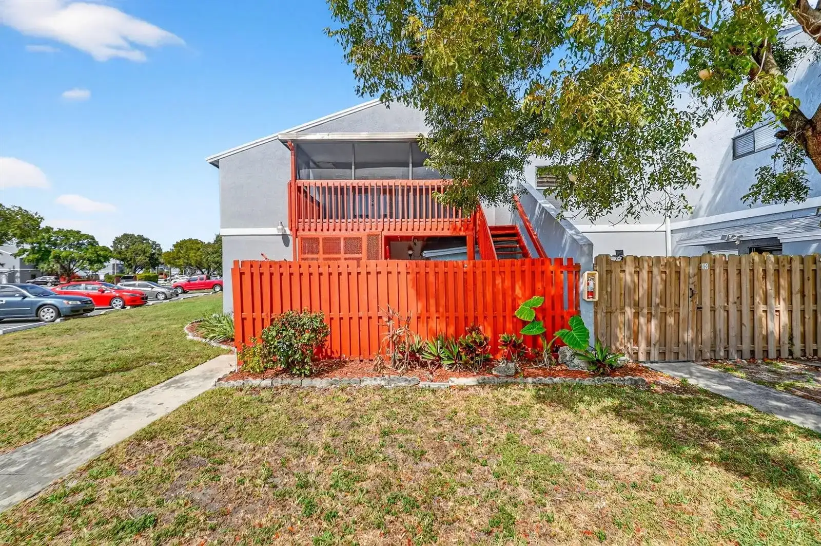 18 CROSSINGS Circle # F, Boynton Beach FL 33435