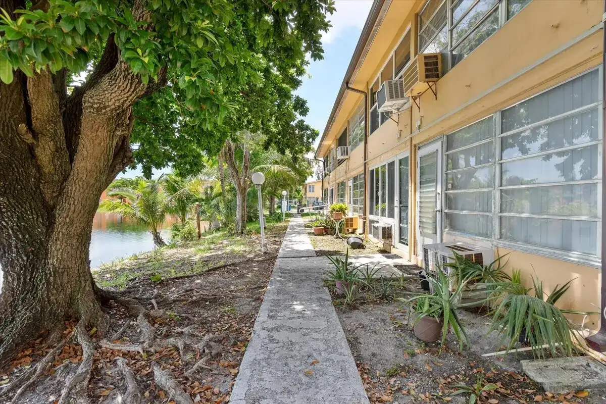 18801 NE 2ND Avenue # 1005, Miami FL 33179 photo 2