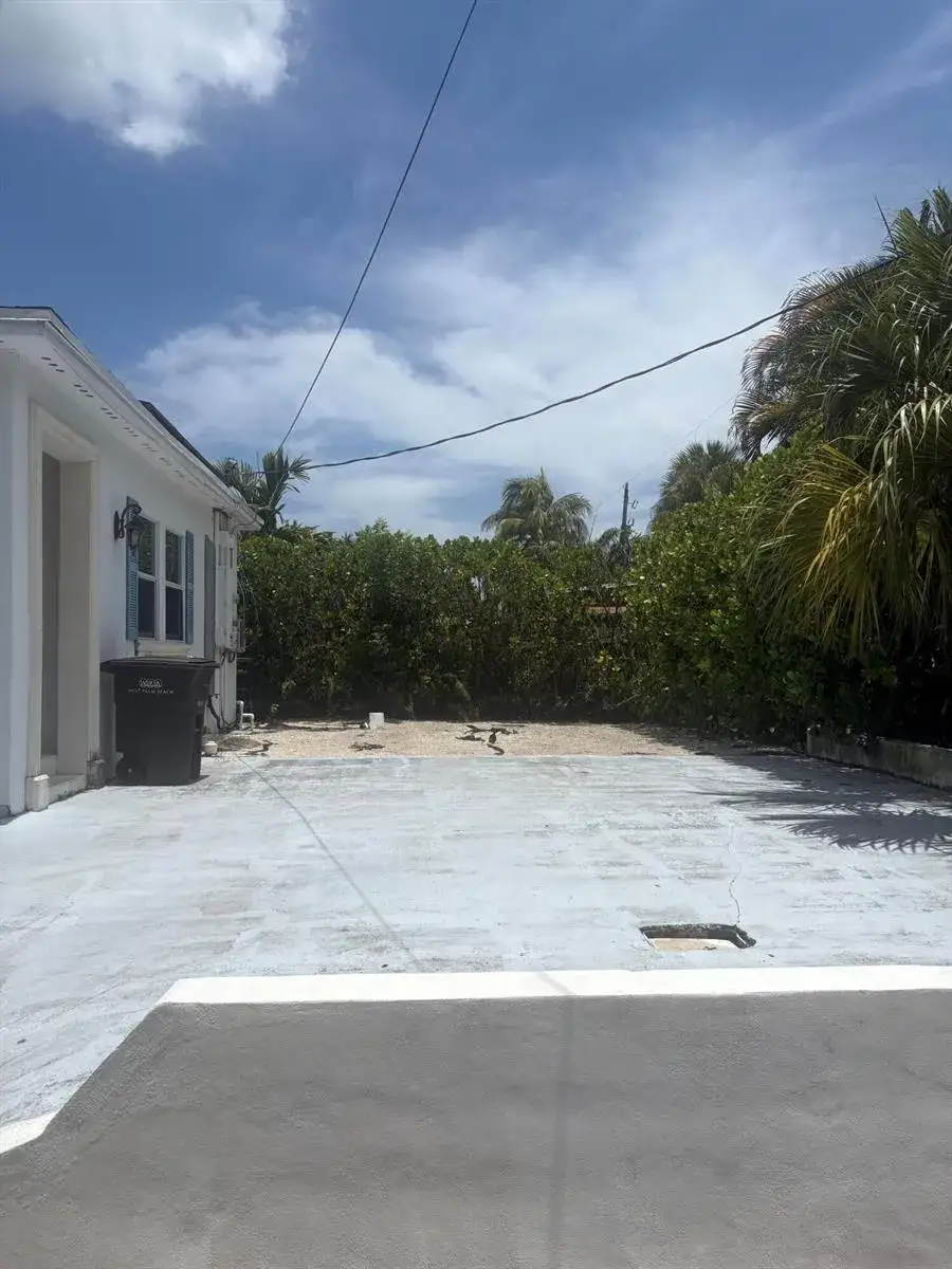 630 CLAREMORE Drive, West Palm Beach FL 33401 photo 2