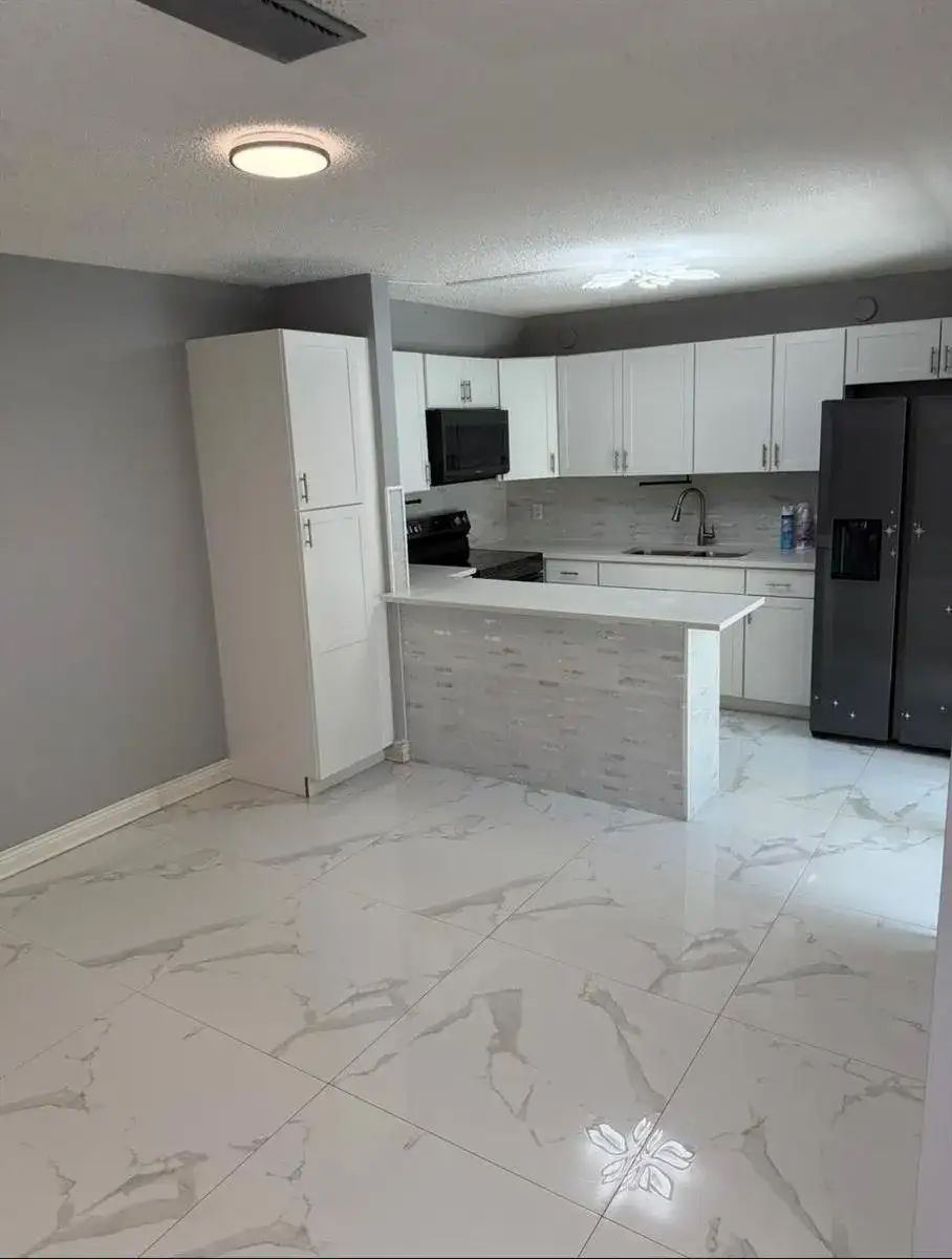232 WOODLAND Road, Palm Springs FL 33461 photo 3