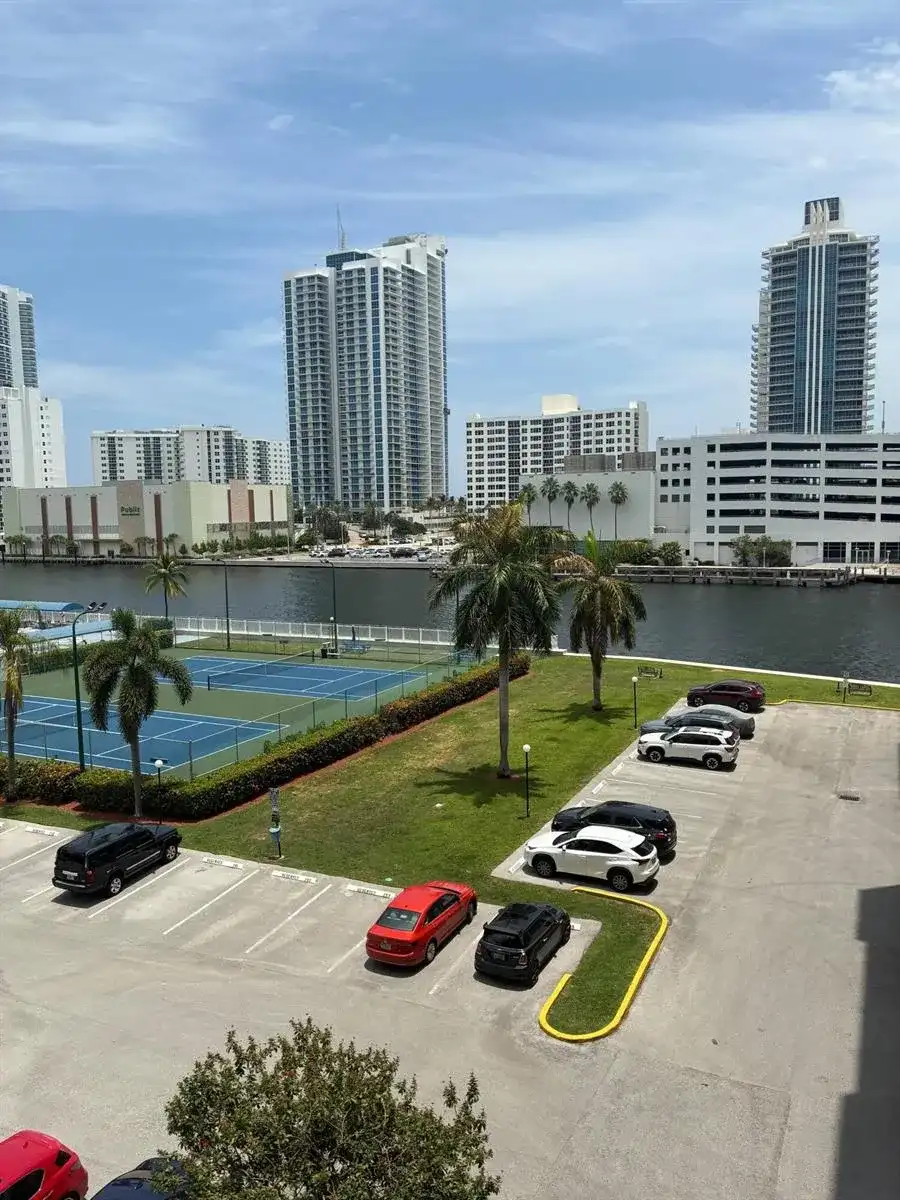 400 LESLIE Drive # 502, Hallandale Beach FL 33009