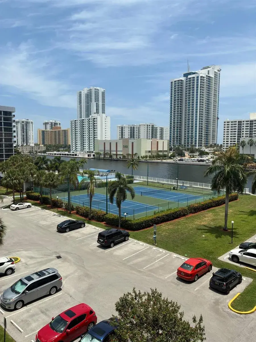400 LESLIE Drive # 502, Hallandale Beach FL 33009