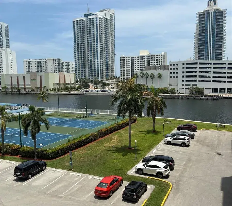 400 LESLIE Drive # 502, Hallandale Beach FL 33009