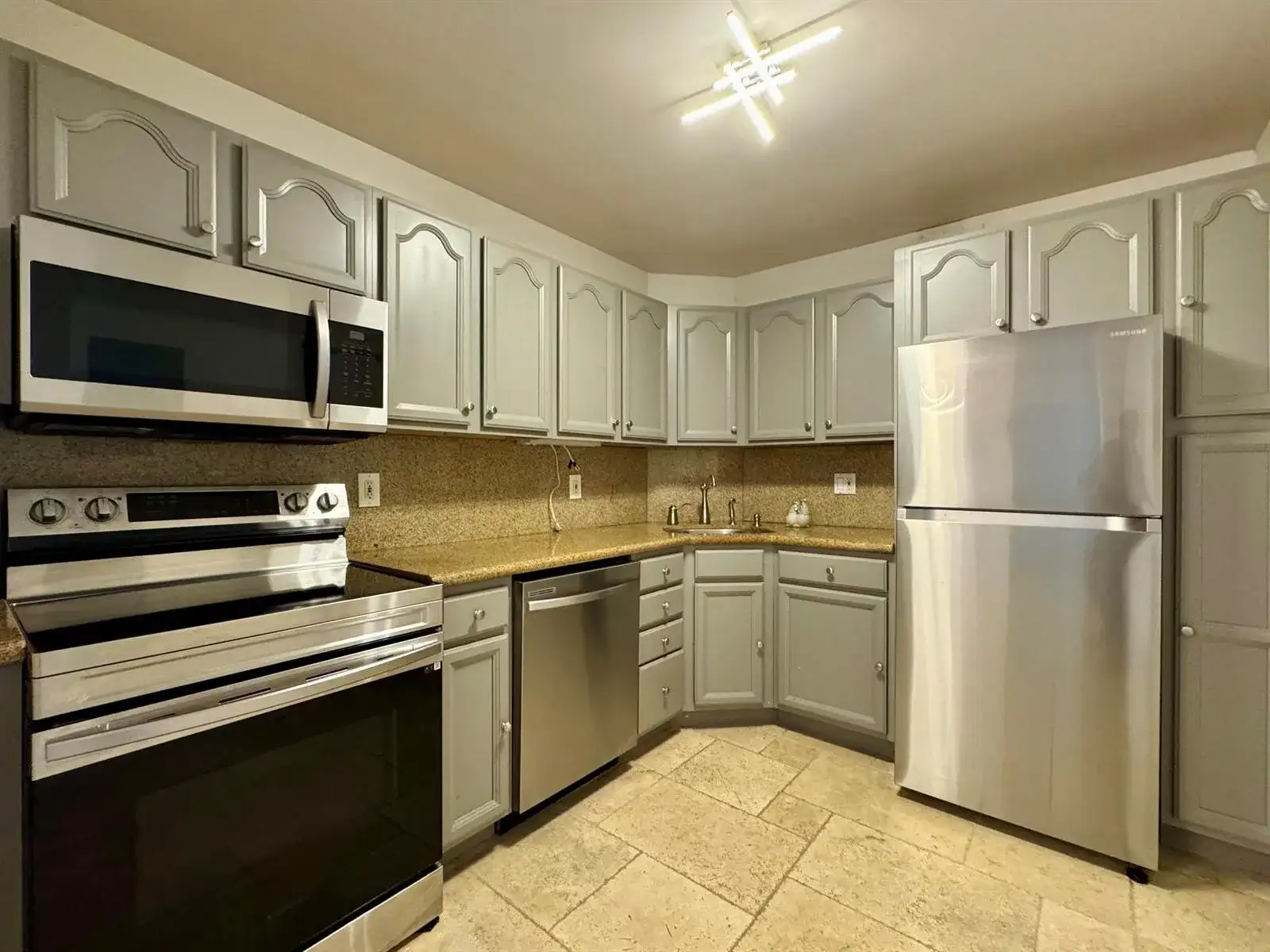 124 NE 19th Court # B102, Wilton Manors FL 33305 photo 3
