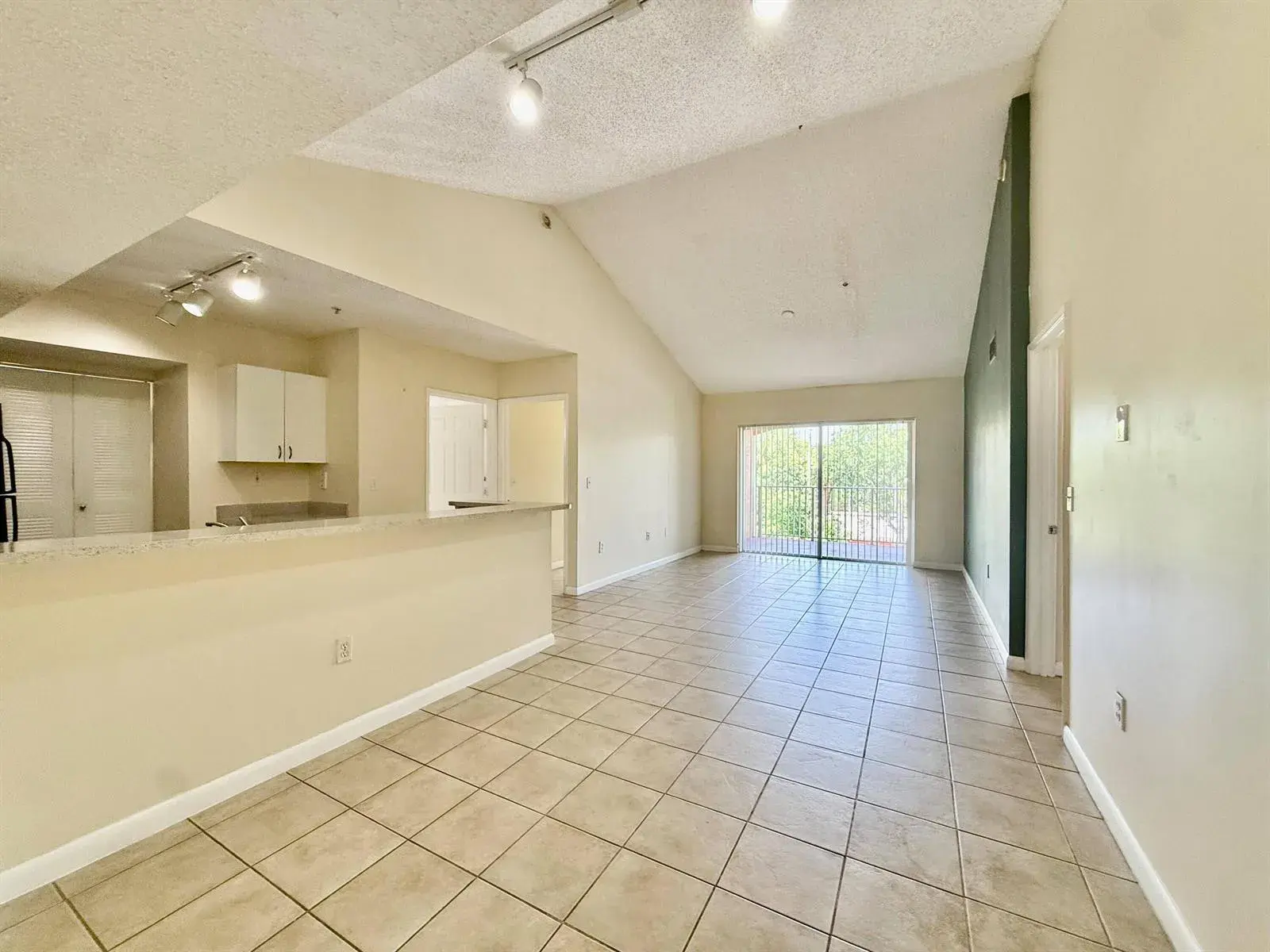 3840 Lyons Road # 305, Coconut Creek FL 33073 photo 2