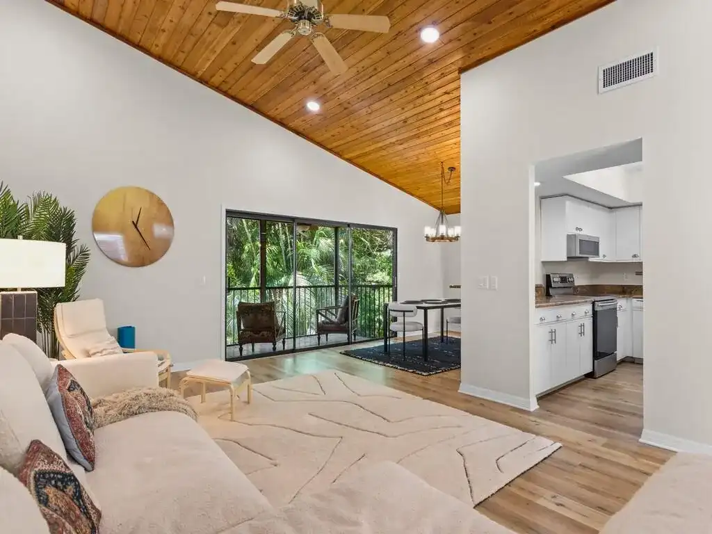 2125 PINE CREEK Boulevard # 205, Vero Beach FL 32966