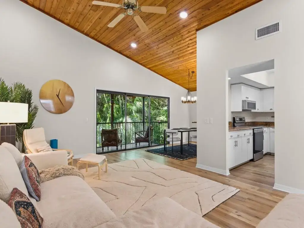 2125 PINE CREEK Boulevard # 205, Vero Beach FL 32966