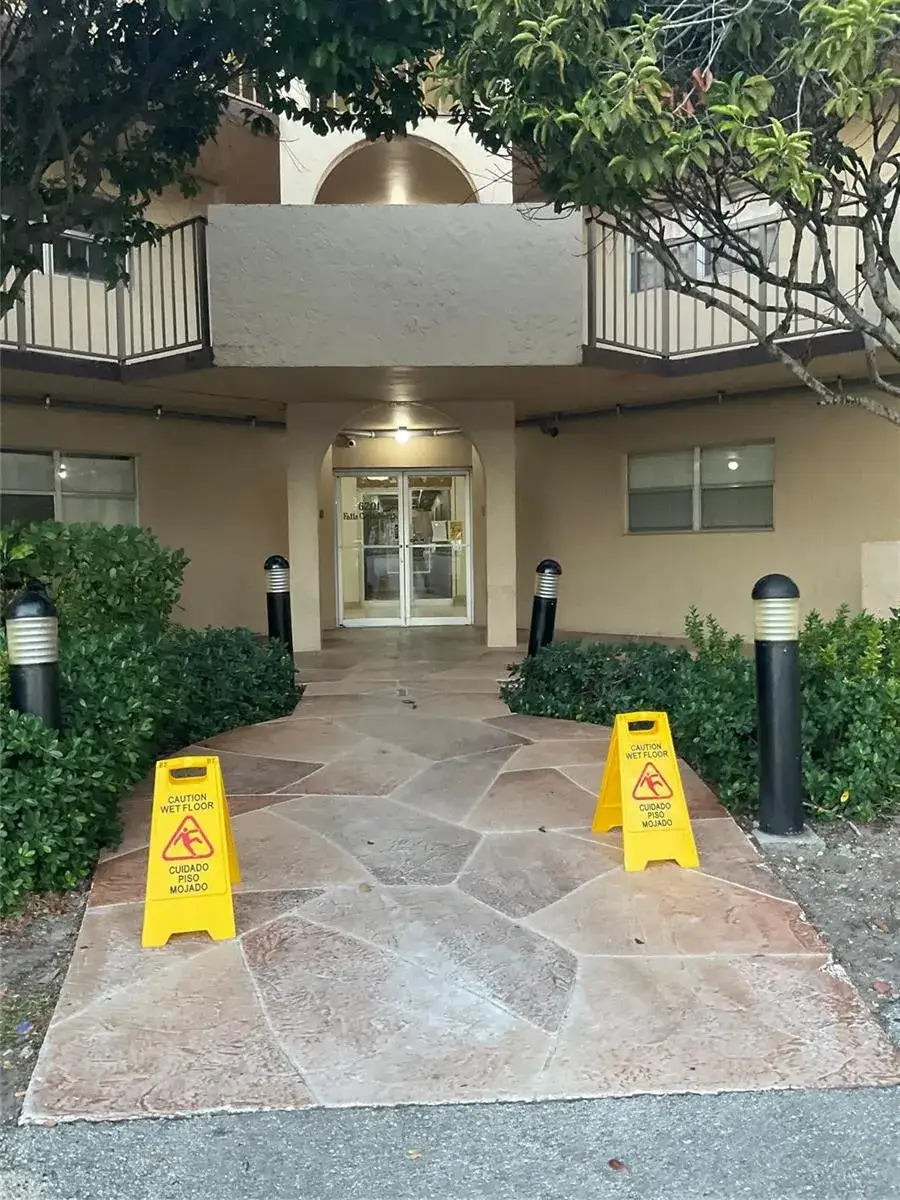 6201 N FALLS CIR Drive # 309, Lauderhill FL 33319