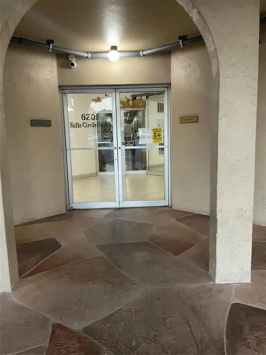 6201 N FALLS CIR Drive # 309, Lauderhill FL 33319 photo 2