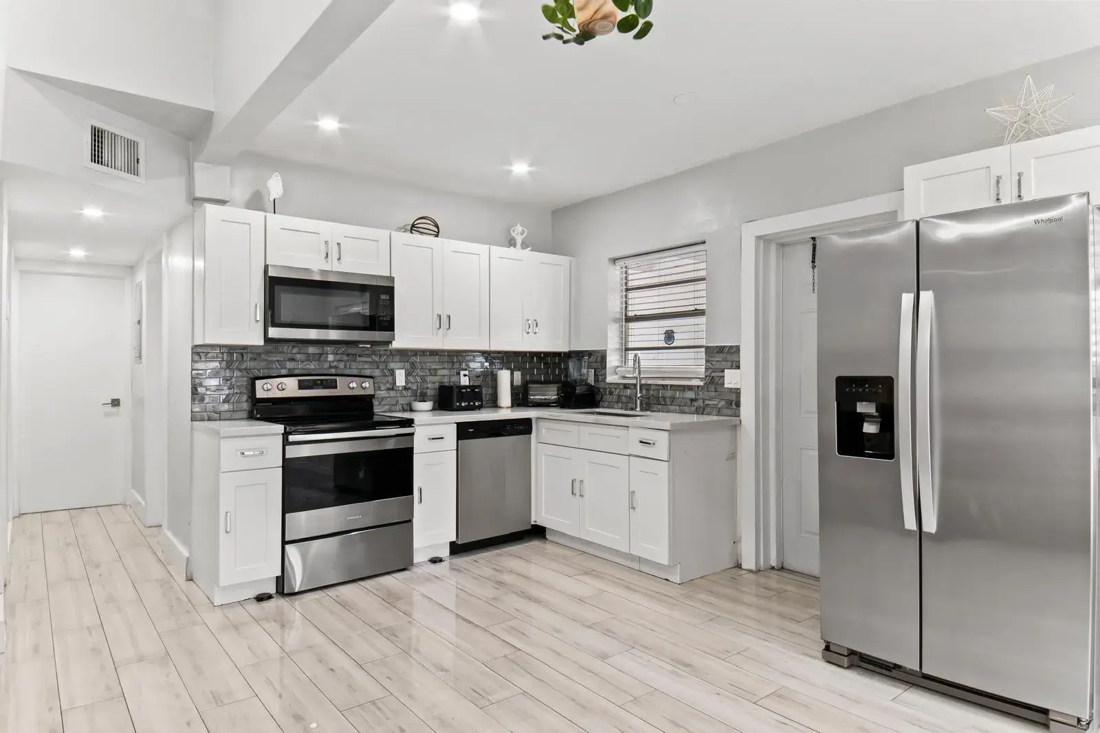 371 Kentucky Avenue, Fort Lauderdale FL 33312